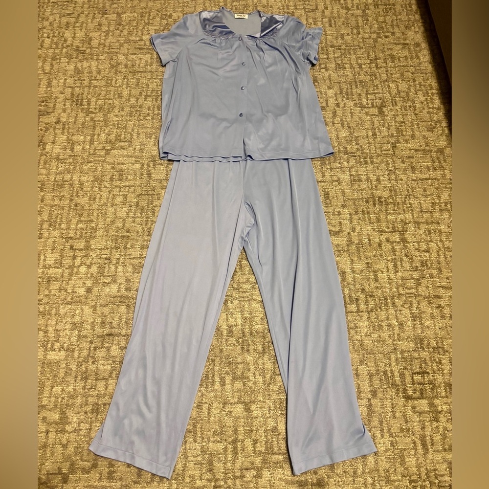 Vintage Vanity Fair Women's Short Sleeve And Pants Pajama Set - Periwinkle